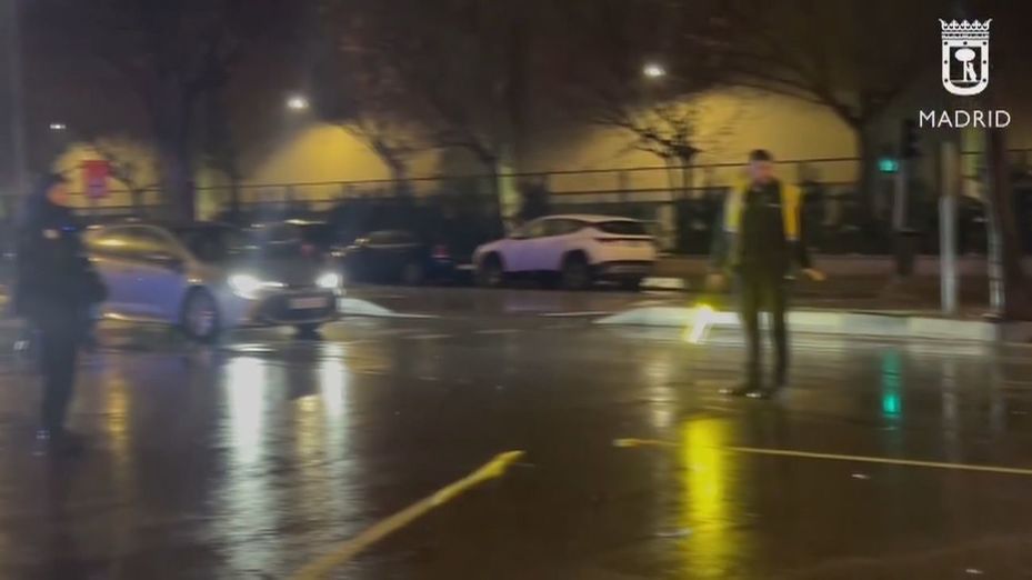 Un conductor se fuga tras atropellar a una mujer, que está herida grave, en Usera