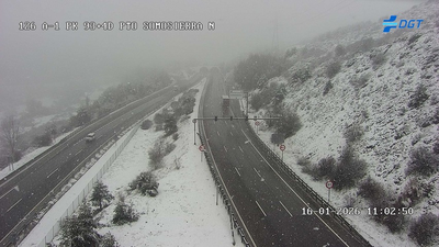 La nieve dificulta la circulación por el puerto de Somosierra