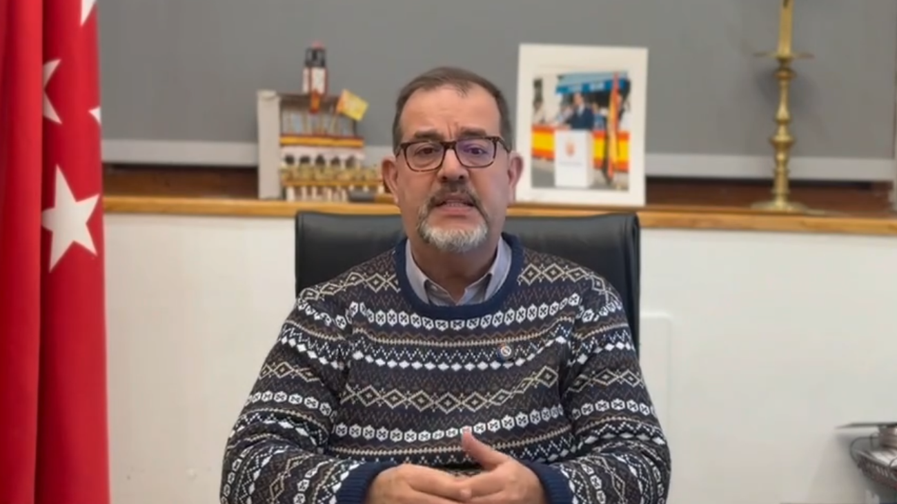 El alcalde de Morata de Tajuña, Fernando Villalain, en el anuncio de su dimisión