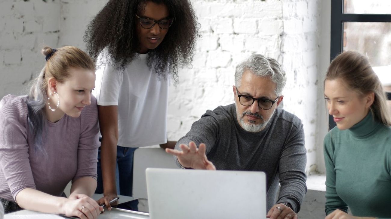 Orientación Laboral: empleo y oportunidades de mayores de 45 años con Cruz Roja