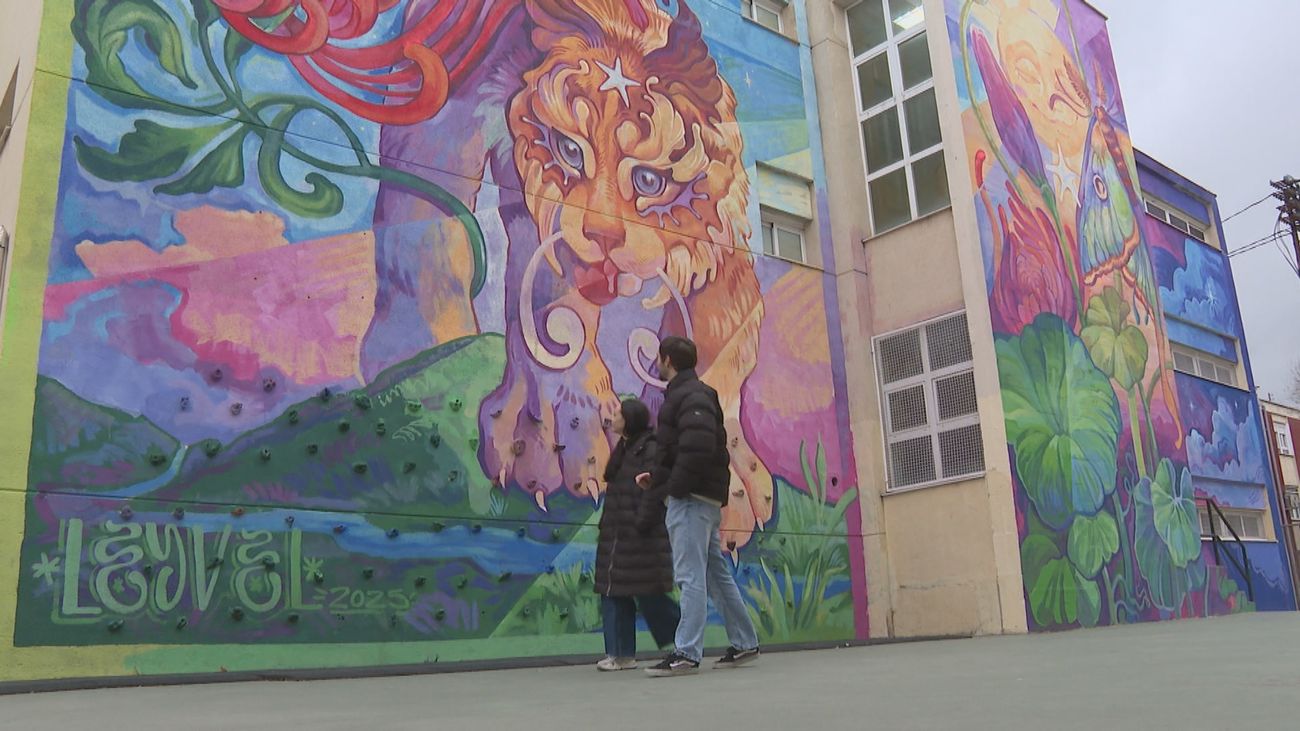 Un mural en la fachada de un colegio de Moratalaz opta a ser el mejor del mundo