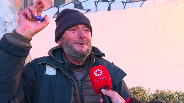 El limpiabotas del Palace logra la prestación no contributiva que le permitirá dejar de dormir en la calle