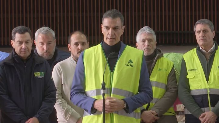 Sánchez promete ayuda y transparencia y decreta tres días de luto oficial por el accidente ferroviario de Adamuz