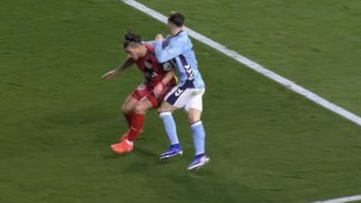 El CTA reconoce que no es penalti del Pacha Espino sobre Bryan Zaragoza