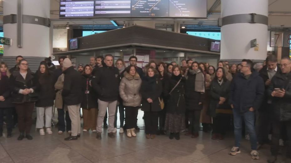 Los trabajadores de Renfe guardan 5 minutos de silencio en sus centros de trabajo por las víctimas del accidente de Adamuz