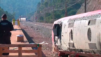 Sigue la búsqueda de víctimas mortales en el accidente de Adamuz:  42 muertos, balance provisional