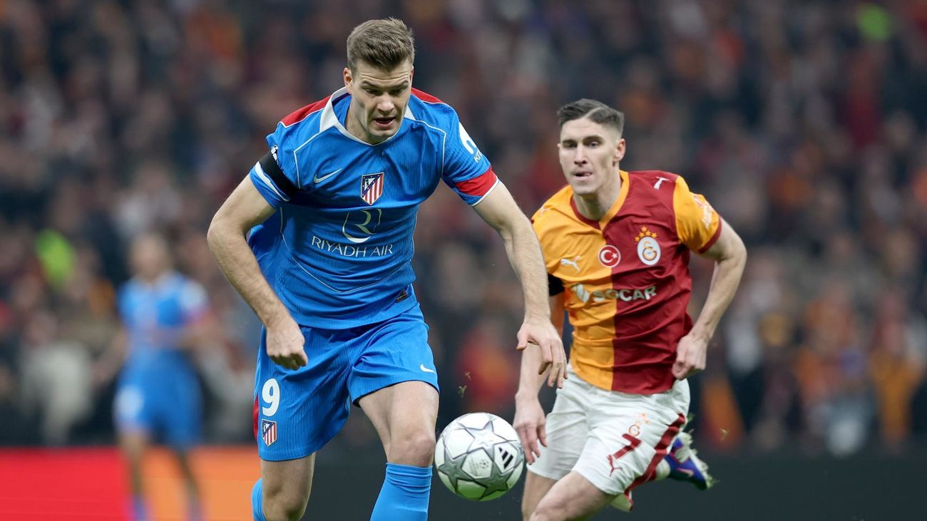 Sorloth ante el Galatasaray