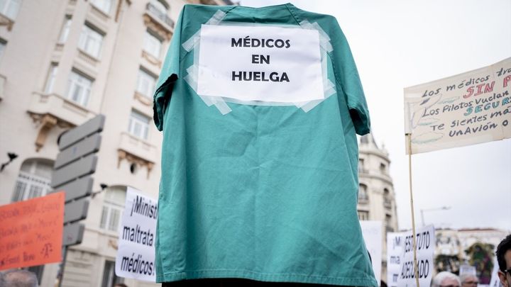 Los sindicatos médicos convocan huelgas de una semana al mes desde el 16 de febrero para exigir un Estatuto propio
