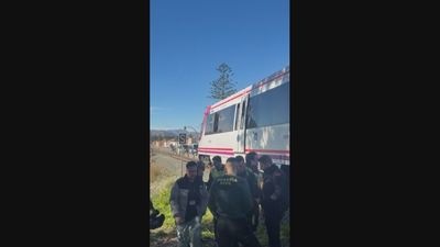 Seis heridos leves por el choque de un tren de pasajeros contra una grúa en Cartagena