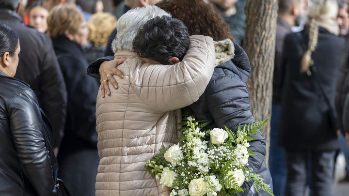 Familiares y amigos asisten a la misa funeral en memoria de los cuatro miembros de la familia Zamorano-Álvarez fallecidos el pasado domingo en el trágico accidente ferroviario que tuvo lugar en Adamuz (Córdoba)