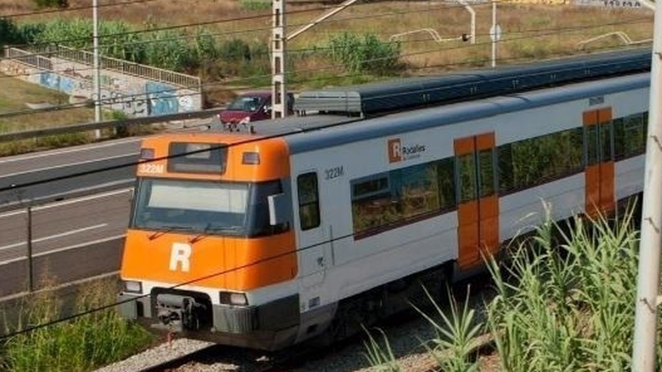 Un desprendimiento de tierras interrumpe la línea R1 de Rodalies en la provincia de Gerona