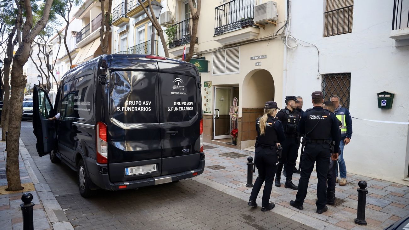 Mata a su padre, hiere de gravedad a su madre y se suicida tirándose desde una azotea en Fuengirola (Málaga)