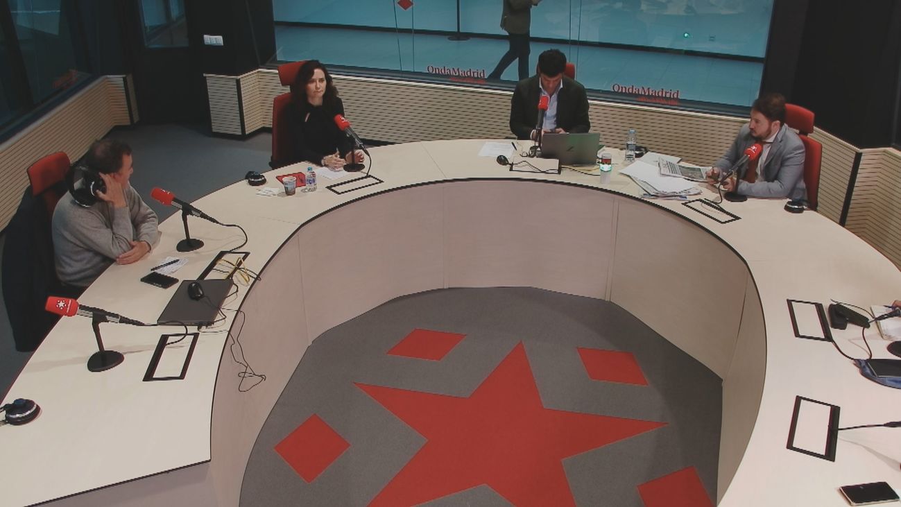 Isabel Díaz Ayuso inaugura el nuevo estudio de Onda Madrid: "La radio es mi medio preferido"