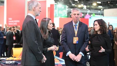 Los Reyes inauguran un Fitur marcado por el accidente de Adamuz