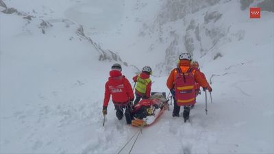 Un esquiador, herido leve por un alud en Peñalara