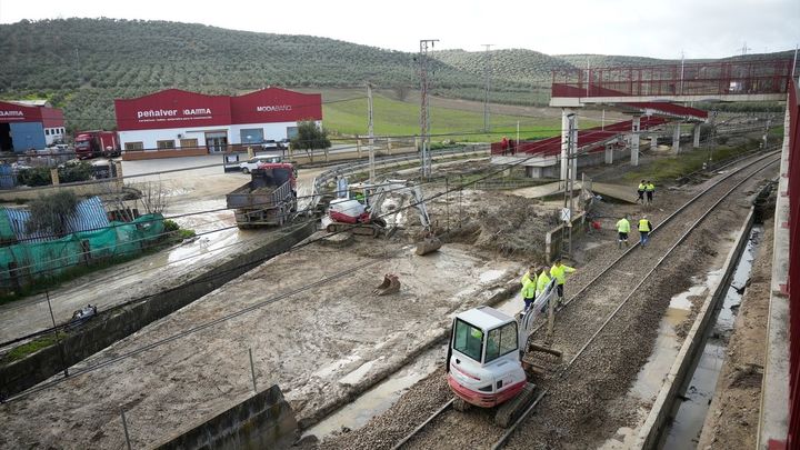 Tramo del servicio ferroviario Córdoba-Jaén afectado por la caída de un muro