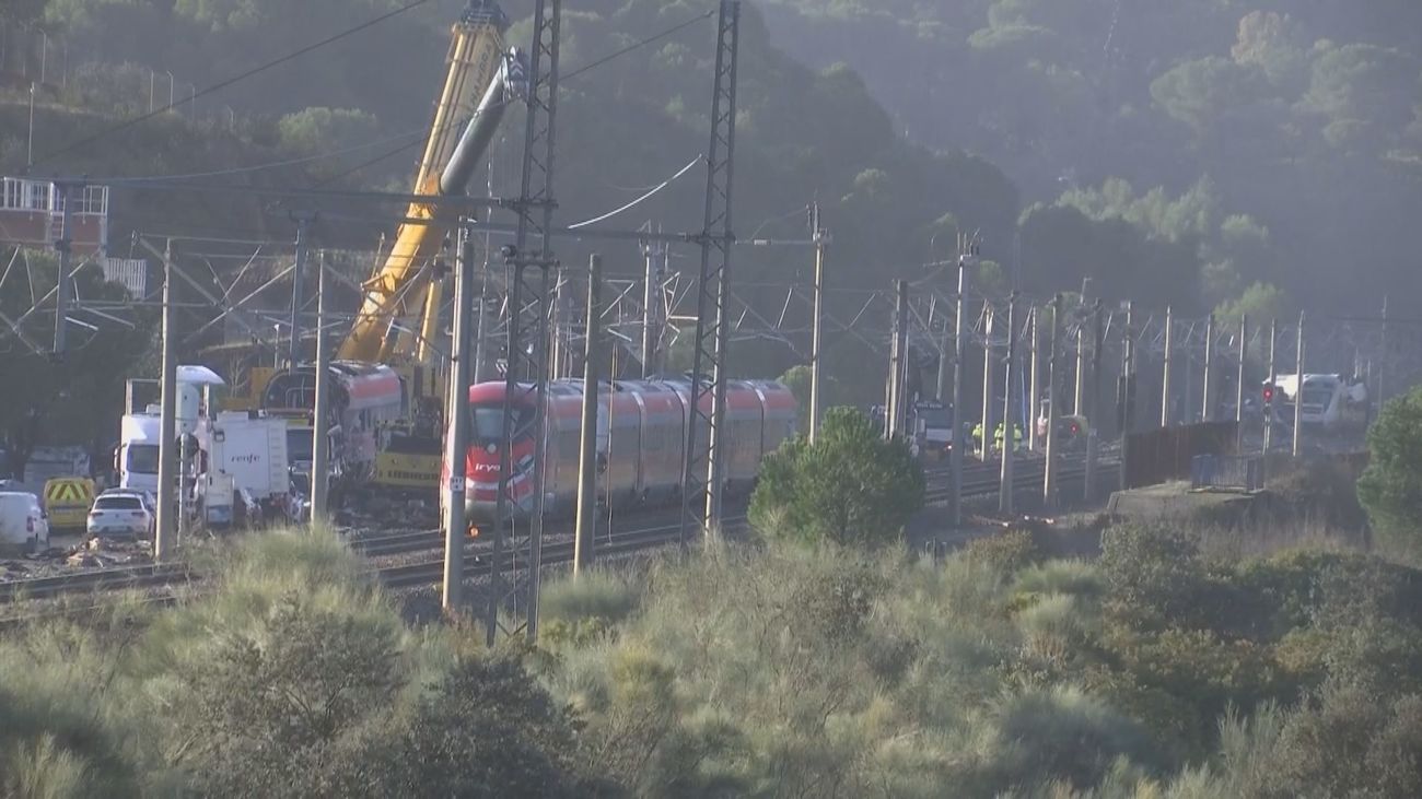 Extraer los vagones y restaurar las vías, prioridad en Adamuz tras recuperarse los cuerpos de las víctimas