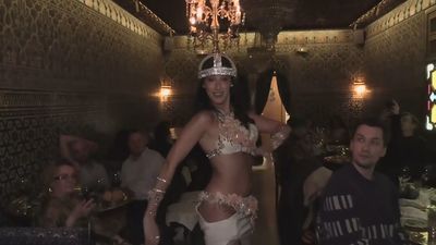 Danza del vientre en directo mientras cenamos: Bienvenidos a Al-Mounia