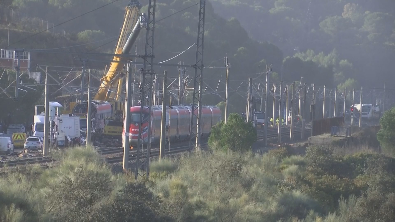 Extraer los vagones y restaurar las vías, prioridad en Adamuz tras recuperarse los cuerpos de las víctimas