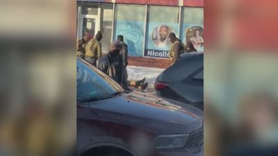 Agentes de inmigración estadounidenses matan a tiros a un hombre en Mineápolis