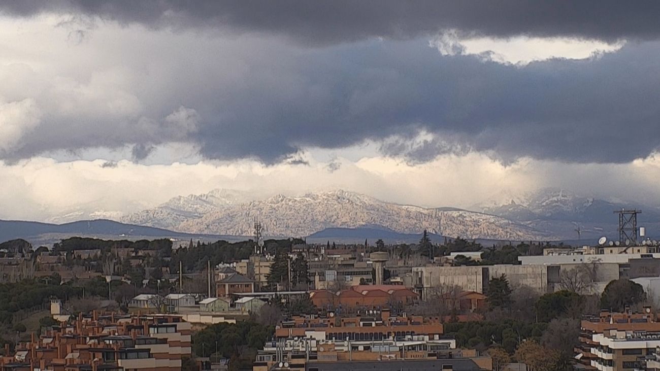 Rachas de viento muy fuerte en la sierra y temperaturas en aumento este domingo en Madrid