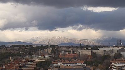 Rachas de viento muy fuerte en la sierra y temperaturas en aumento este domingo en Madrid