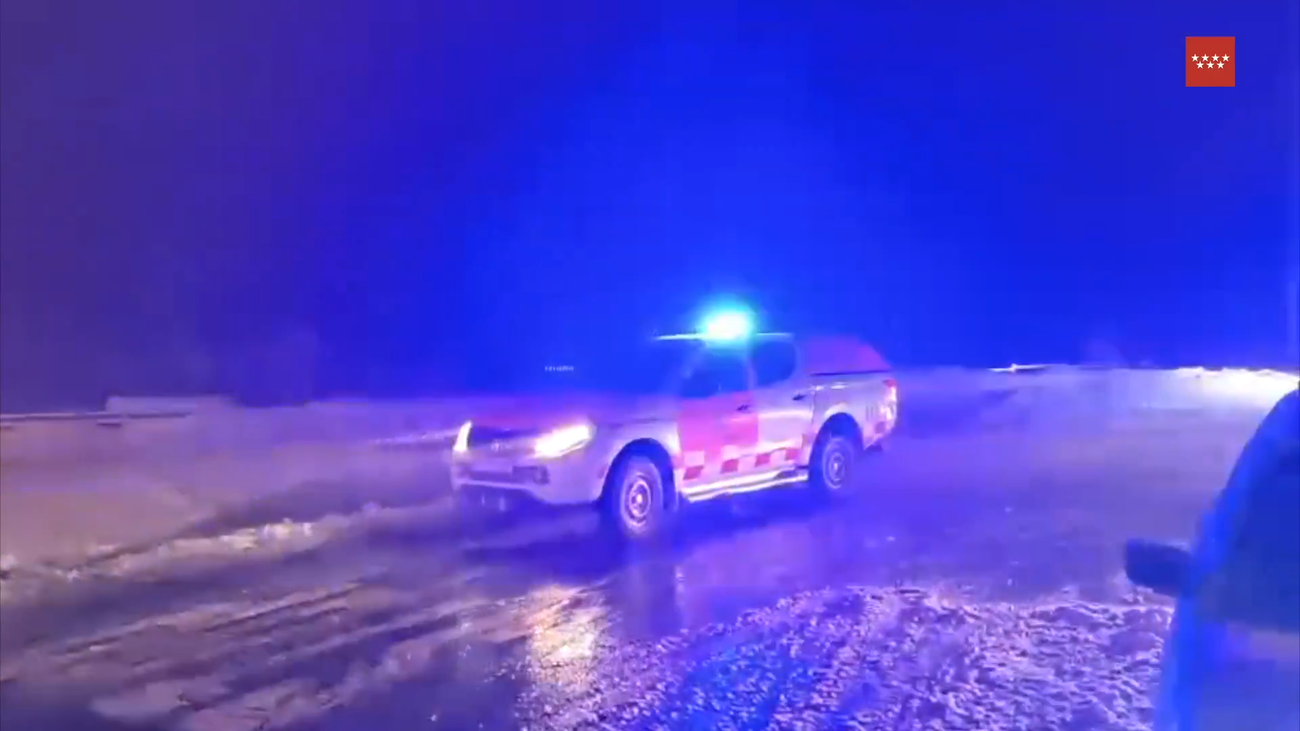 Rescatan a 12 personas que se quedaron atrapadas en Cotos, sin transporte para volver