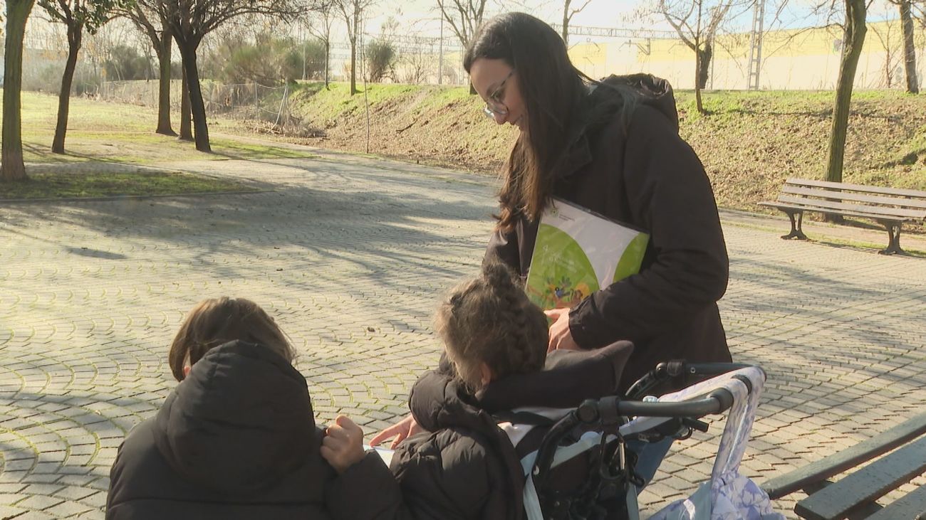 Una familia de Pinto, al filo del desamparo con dos niñas con discapacidad: "Me niego a quedarme de okupa"