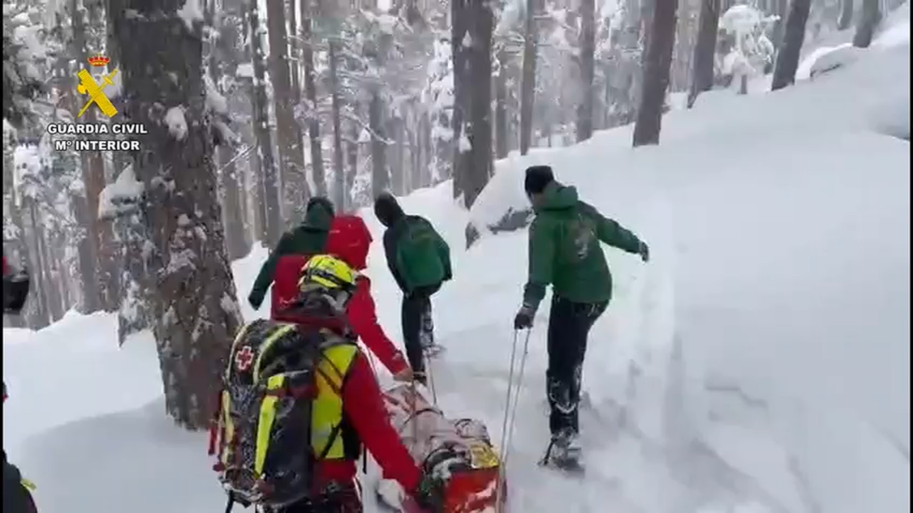 Rescatado un esquiador herido en la zona de Siete Picos tras seis horas de intervención