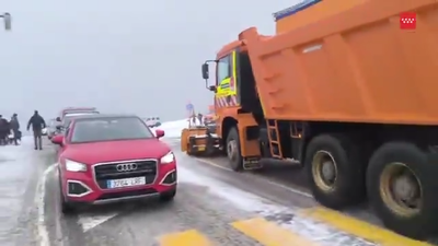 Cortada por la nieve la M-601 desde La Fonda Real al Puerto de Navacerrada