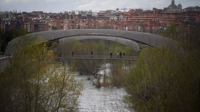 Encuentran el cadáver de un hombre con signos de violencia en el parque de Madrid Río