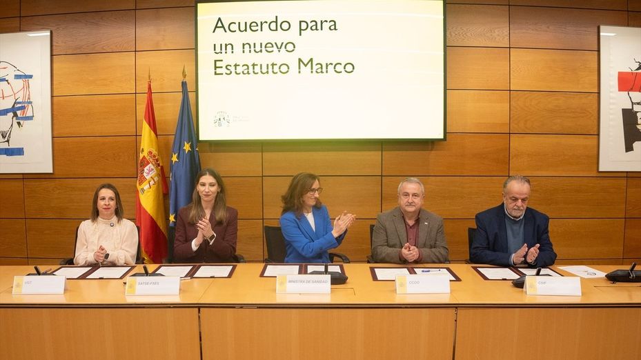 Sanidad pacta con sindicatos un marco laboral que los médicos rechazan