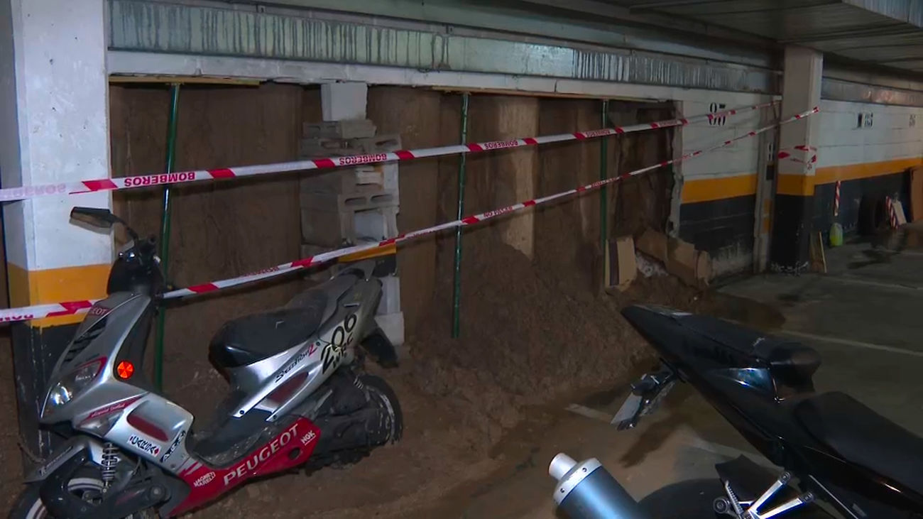Filtraciones, derrumbes y un muro caído: el deterioro que preocupa en un aparcamiento de Valdezarza