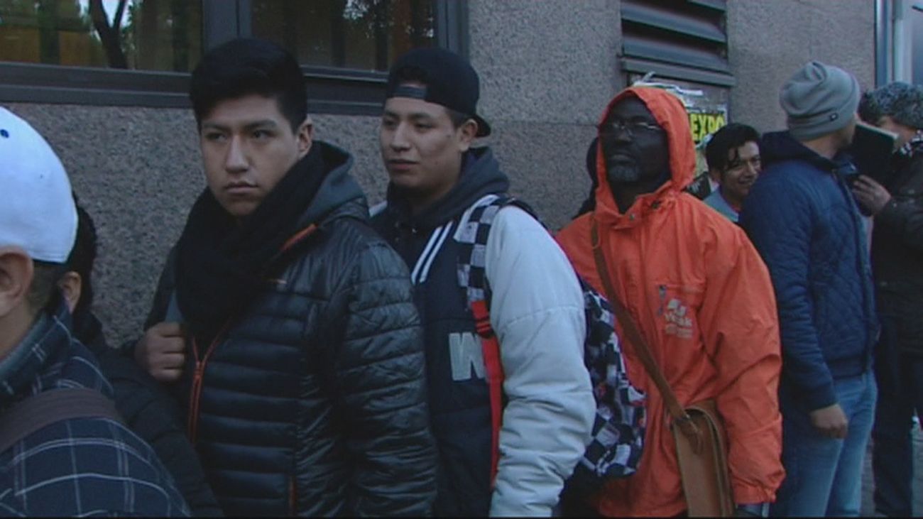 El Gobierno inicia el trámite de urgencia para regularizar por decreto a más de medio millón de migrantes