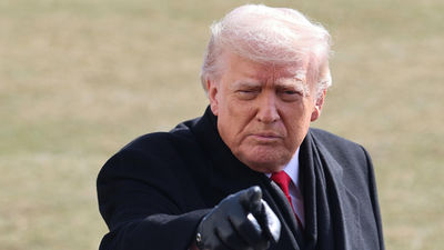 Trump asegura que la flota enviada a Irán está lista para actuar como en Venezuela