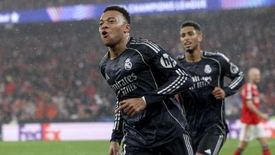 Mbappé, con un doblete, destrona a Cristiano con 13 goles en la primera fase de la Champions