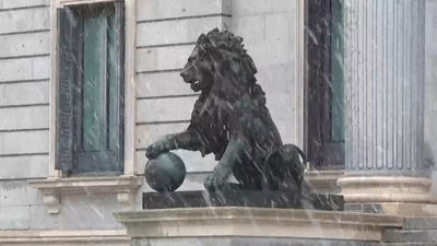 La nieve también llega al centro de Madrid