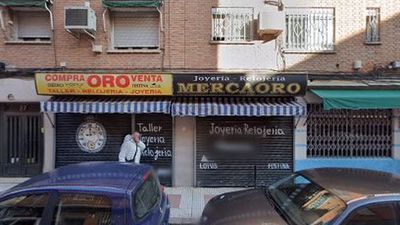 La Policía busca a dos encapuchados tras robar en una joyería de Villaverde