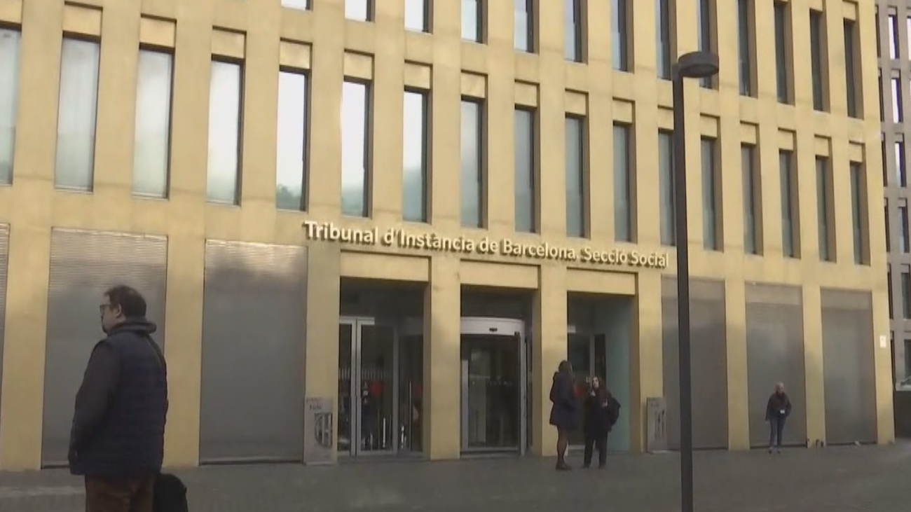 La Justicia declara improcedente el despido de un trabajador del Ayuntamiento de Barcelona