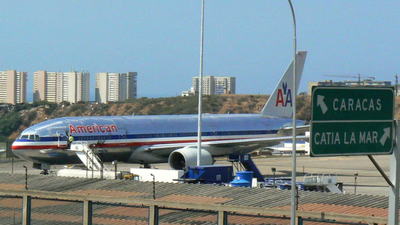 Trump ordena reabrir el espacio aéreo venezolano a vuelos comerciales