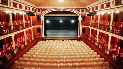 El Teatro Salón Cervantes acoge 'Inmaduros' y 'La Barraca'