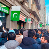 Colas en el consulado pakistaní por la regularización masiva