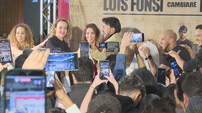 Locura en un centro comercial de Alcorcón por la actuación sorpresa de Luis Fonsi