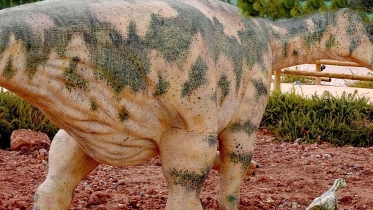 Reconstrucción del ornitópodo Iguanodon exhibida actualmente en Dinópolis-Teruel