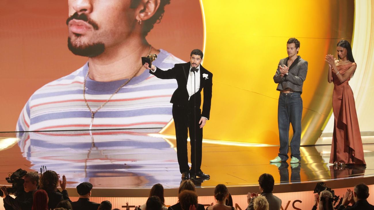 Bad Bunny triunfa en los Grammy y lanza un contundente mensaje contra las redadas migratorias: "ICE, fuera"