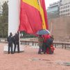 La bandera de España vuelve a ondear en Colón tras los daños del temporal Kristin