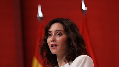 Ayuso avisa de que España "está gobernada por una mafia" con un presidente "por encima de la ley"