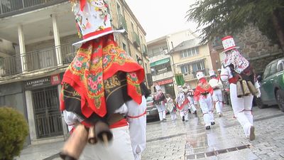 La fiesta de San Blas revive en Miraflores con el estruendo bicentenario de Los Perreros