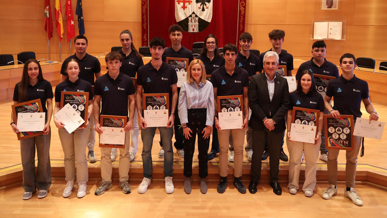 Alcobendas entrega las becas que reconocen la excelencia y el talento deportivo local de 17 vecinos