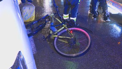 Un VTC atropella en Carabanchel a un repartidor que iba en bicicleta